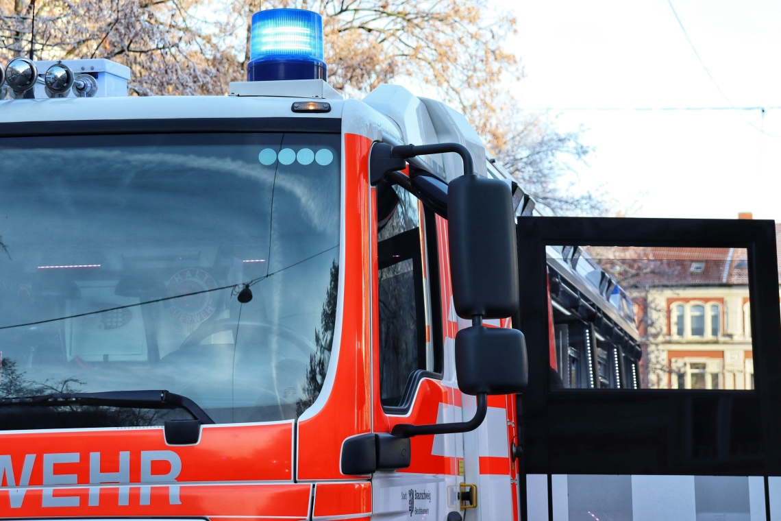 Brandlegung an Fensterrahmen - Polizei sucht Zeugen 